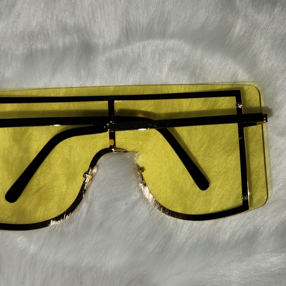 🔥 NWOT!! SUNGLASSES!! 🌞 FINAL OFFER!! - Picture 4 of 4
